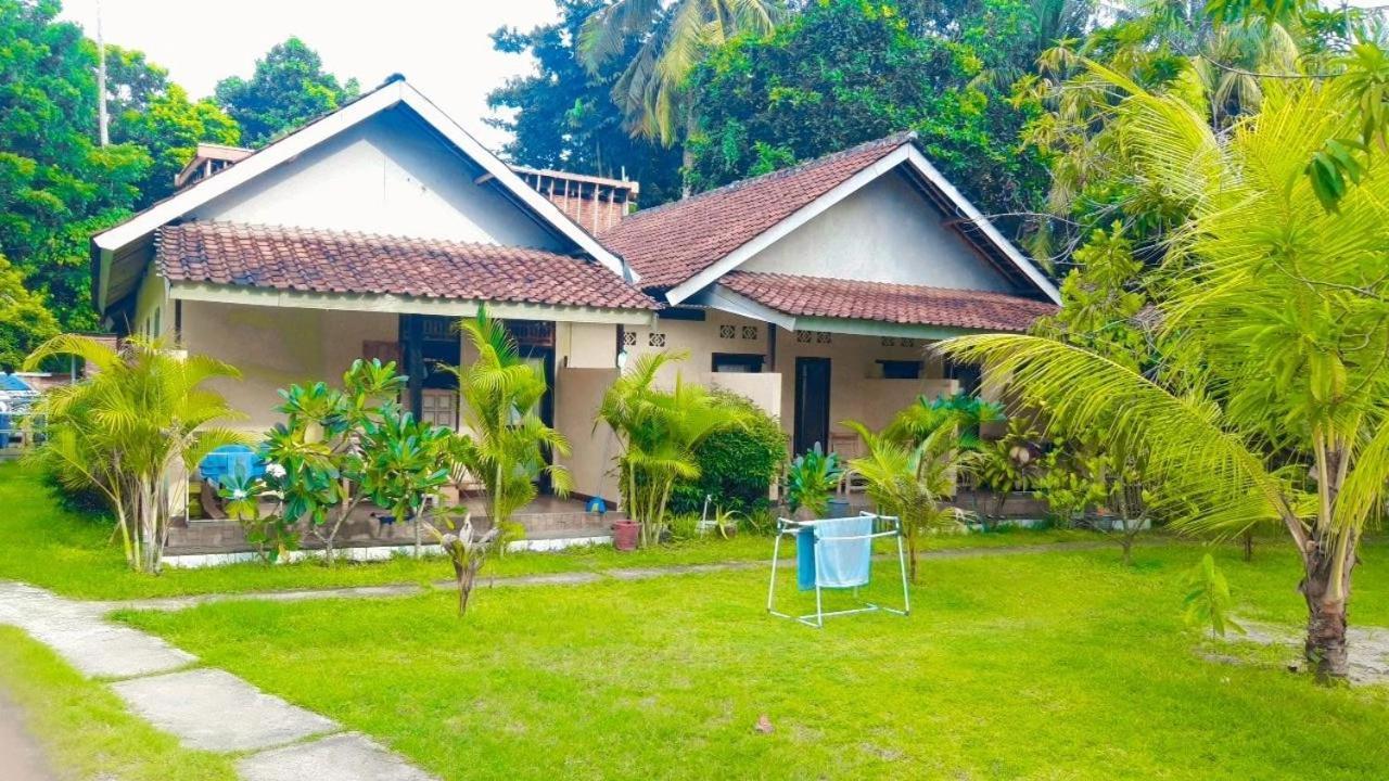 Kuta Lodge Homestay Buitenkant foto
