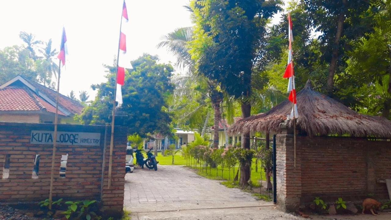 Kuta Lodge Homestay Buitenkant foto