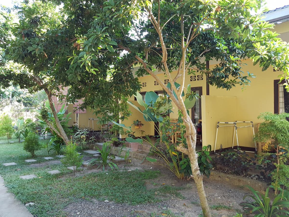 Kuta Lodge Homestay Buitenkant foto